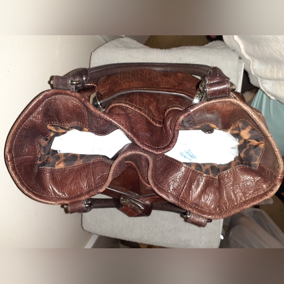 B. Makowsky Beautiful leather purse. - Picture 5 of 7